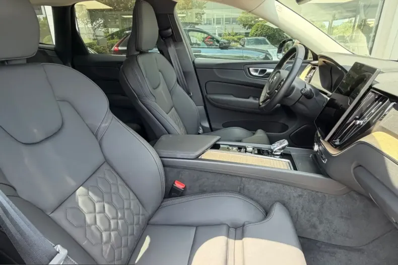 Volvo XC60 din 2025 cu 12.800 km - oferta VOL229516 - foto 13
