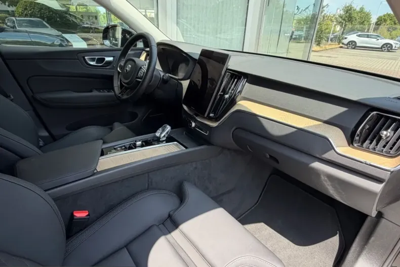 Volvo XC60 din 2025 cu 12.800 km - oferta VOL229516 - foto 14