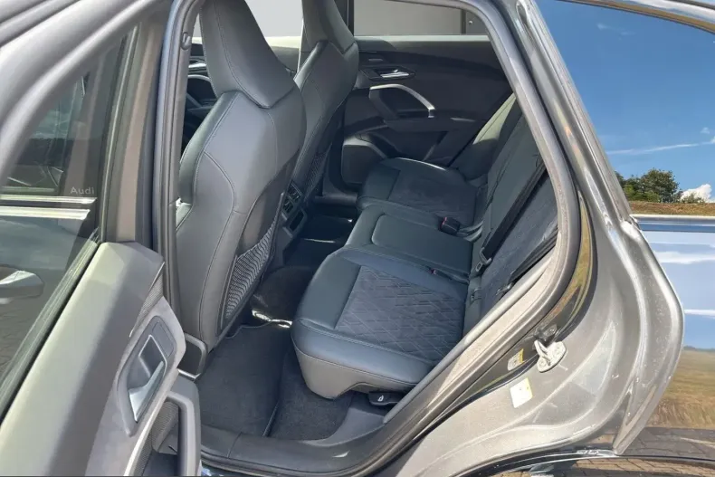 Audi SQ5 din 2025 cu 15.847 km - oferta AUD229526 - foto 10