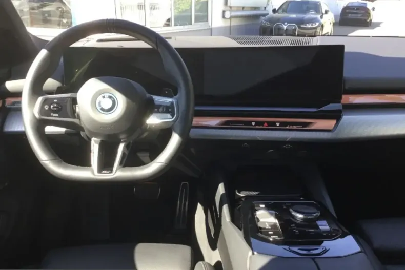 BMW 550 (Seria 5) din 2025 cu 13.962 km - oferta BMW229558 - foto 9