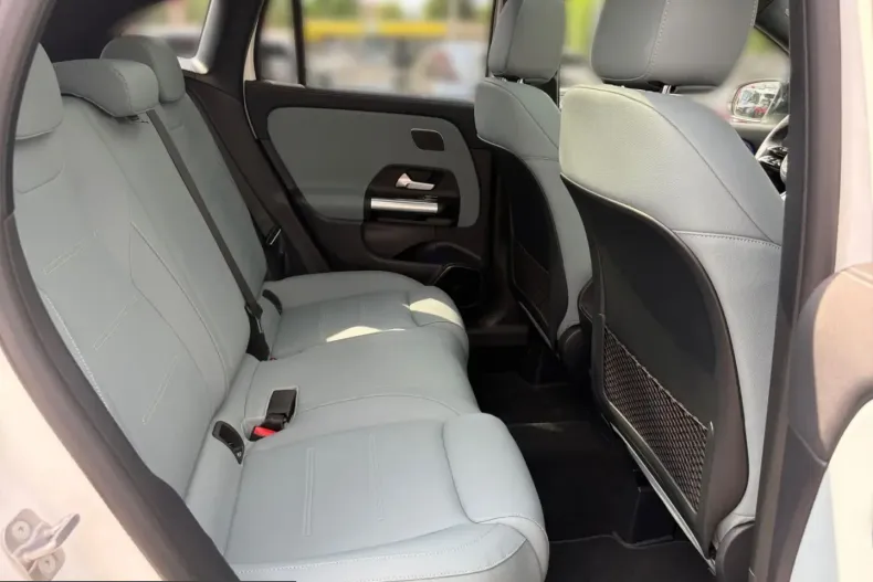 Mercedes-Benz GLA 200 (Clasa GLA) din 2025 cu 20.000 km - oferta MER229575 - foto 13