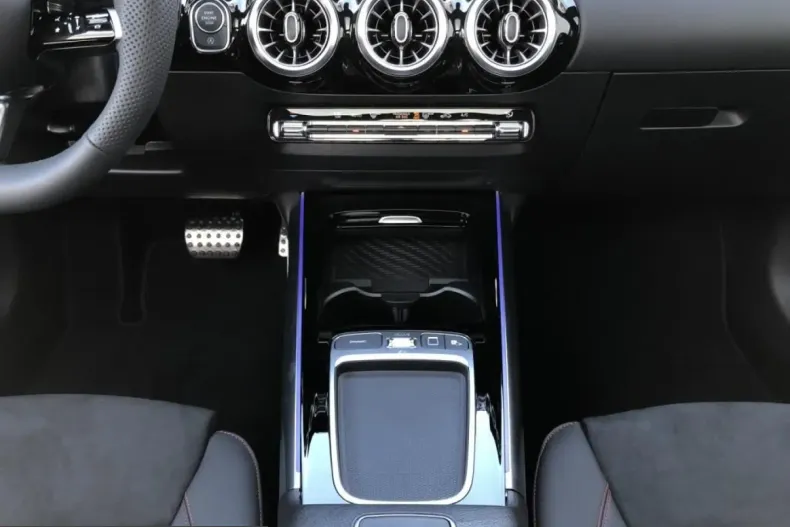 Mercedes-Benz GLA 220 (Clasa GLA) din 2025 cu 16.362 km - oferta MER229577 - foto 15