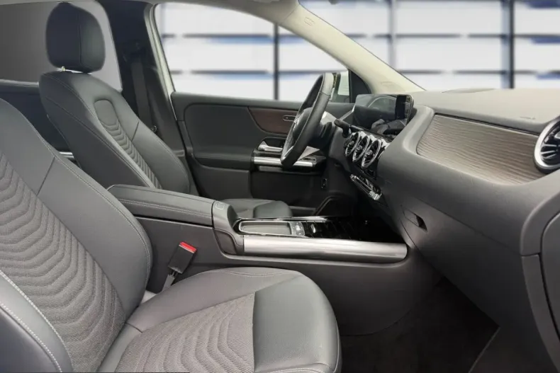 Mercedes-Benz GLA 220 (Clasa GLA) din 2025 cu 15.430 km - oferta MER229581 - foto 11