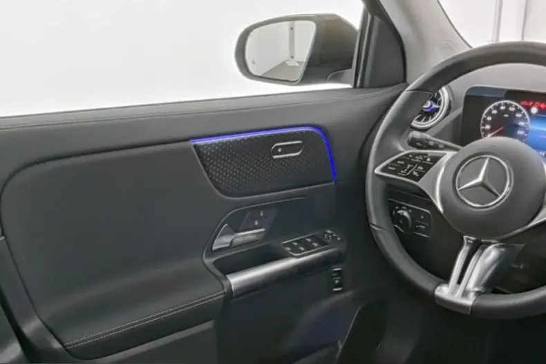 Mercedes-Benz GLA 220 (Clasa GLA) din 2025 cu 13.639 km - oferta MER229582 - foto 9