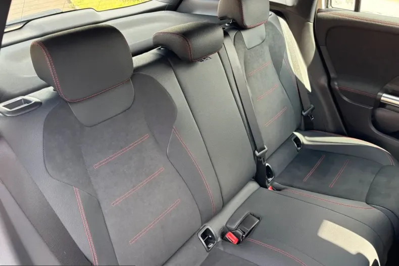 Mercedes-Benz GLA 220 (Clasa GLA) din 2025 cu 7.600 km - oferta MER229584 - foto 8