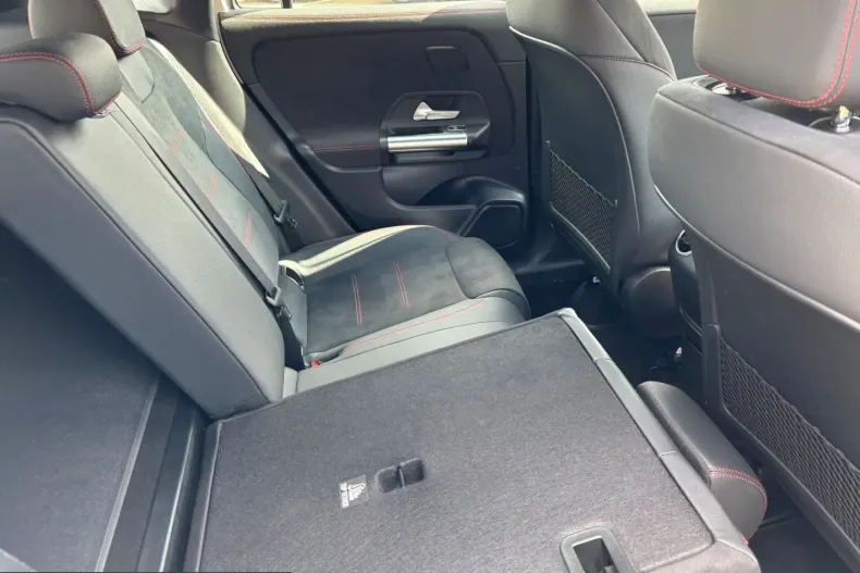 Mercedes-Benz GLA 220 (Clasa GLA) din 2025 cu 7.600 km - oferta MER229584 - foto 9