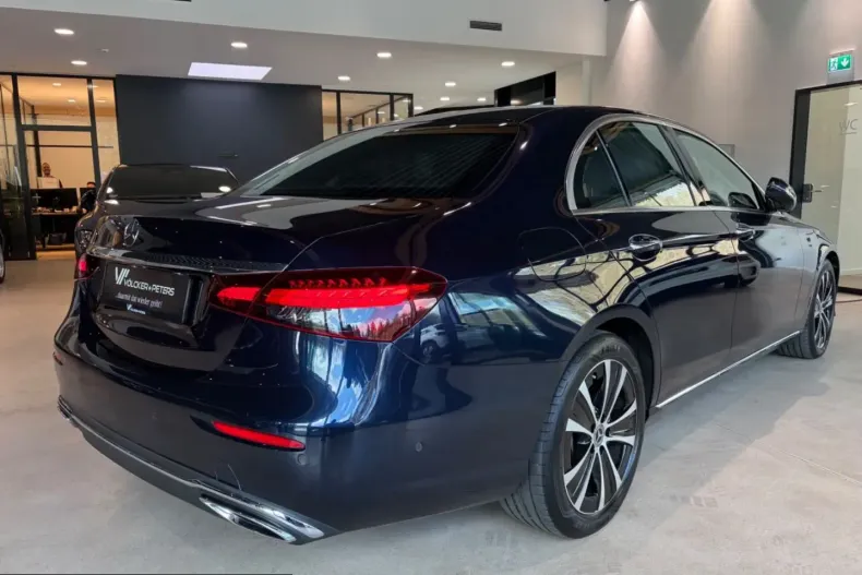 Mercedes-Benz E 400 (Clasa E) din 2023 cu 81.310 km - oferta MER229606 - foto 5
