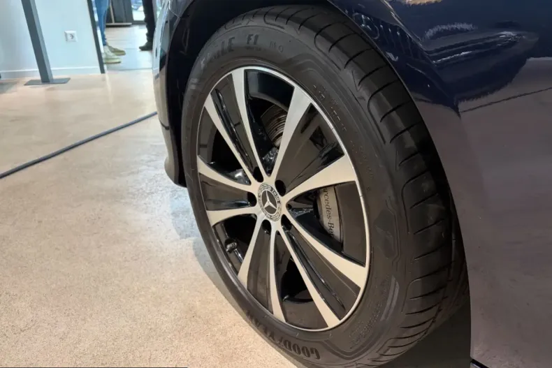 Mercedes-Benz E 400 (Clasa E) din 2023 cu 81.310 km - oferta MER229606 - foto 9