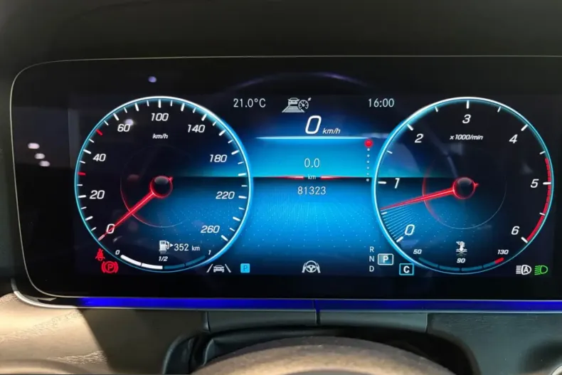 Mercedes-Benz E 400 (Clasa E) din 2023 cu 81.310 km - oferta MER229606 - foto 32