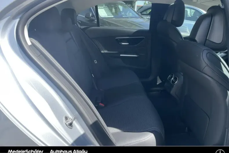 Mercedes-Benz C 300 (Clasa C) din 2023 cu 8.799 km - oferta MER229640 - foto 10