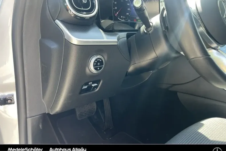Mercedes-Benz C 300 (Clasa C) din 2023 cu 8.799 km - oferta MER229640 - foto 17