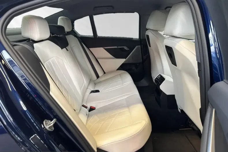 BMW 520 (Seria 5) din 2025 cu 38.620 km - oferta BMW229654 - foto 13