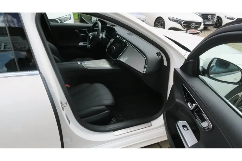 Mercedes-Benz E 300 (Clasa E) din 2025 cu 11.730 km - oferta MER229663 - foto 10