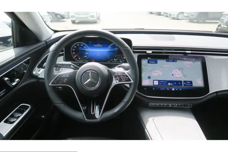 Mercedes-Benz E 300 (Clasa E) din 2025 cu 11.730 km - oferta MER229663 - foto 11