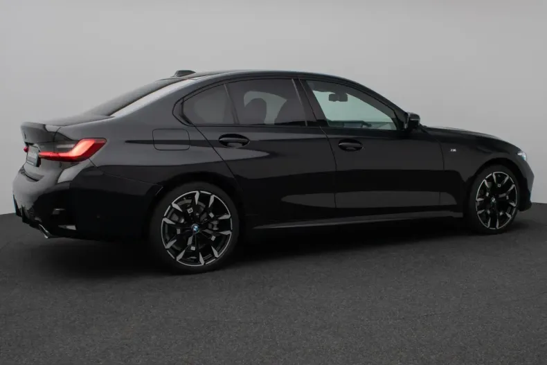 BMW 330 (Seria 3) din 2025 cu 18.910 km - oferta BMW229683 - foto 6