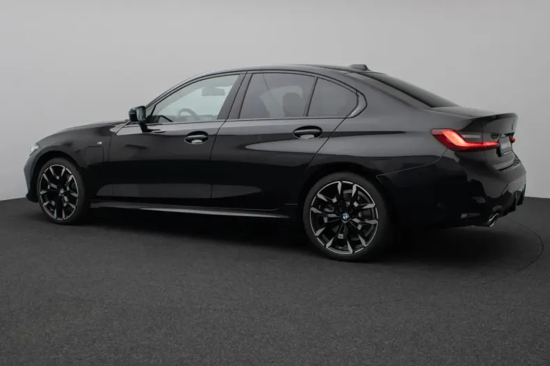 BMW 330 (Seria 3) din 2025 cu 18.910 km - oferta BMW229683 - foto 10