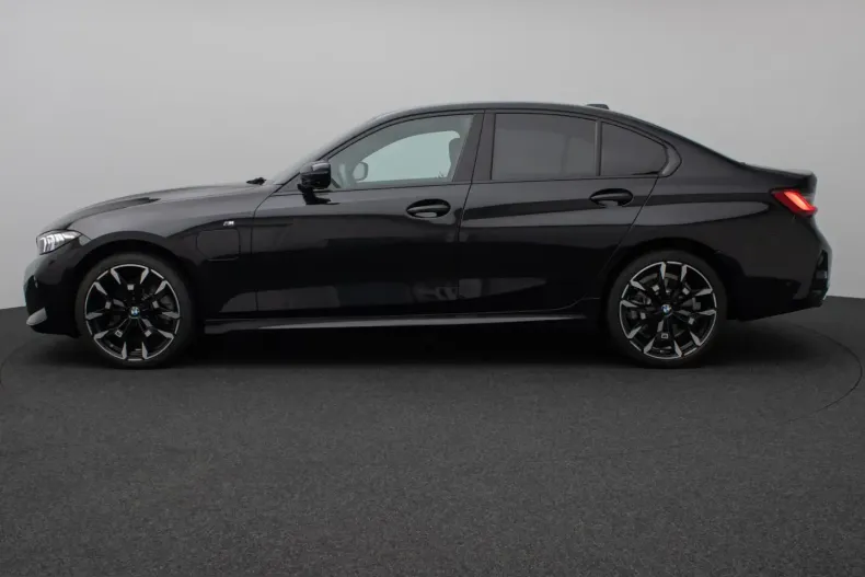 BMW 330 (Seria 3) din 2025 cu 18.910 km - oferta BMW229683 - foto 11