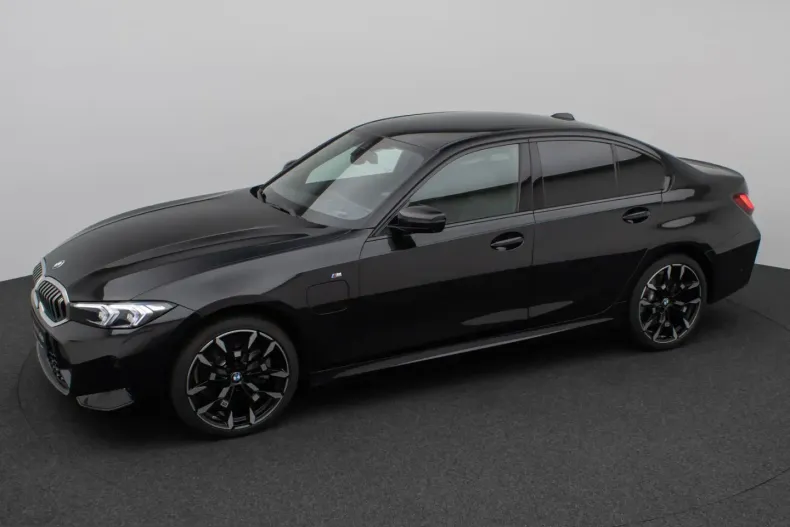 BMW 330 (Seria 3) din 2025 cu 18.910 km - oferta BMW229683 - foto 12