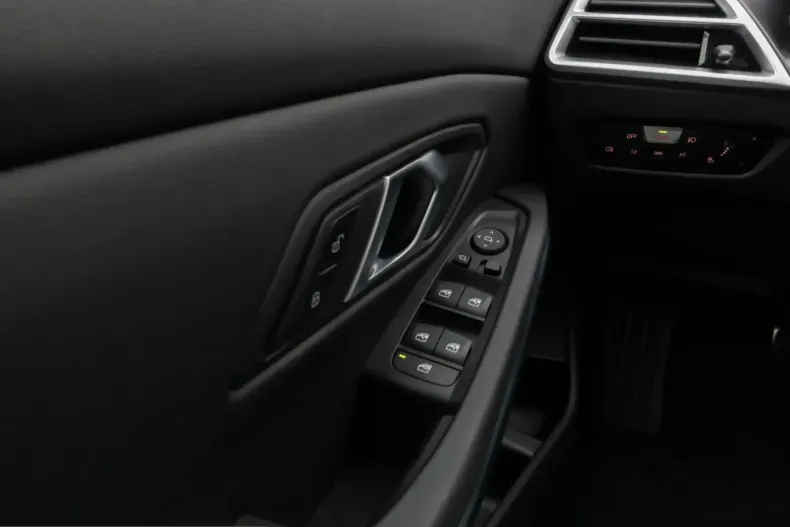 BMW 330 (Seria 3) din 2025 cu 18.910 km - oferta BMW229683 - foto 32