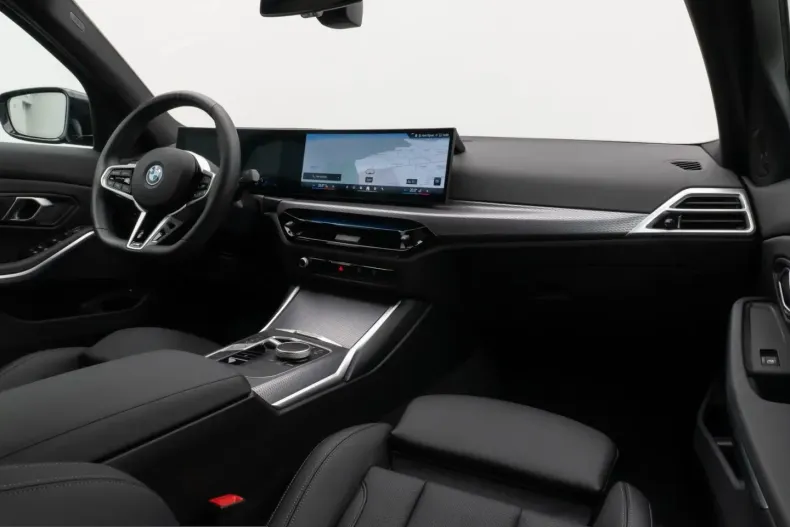 BMW 330 (Seria 3) din 2025 cu 18.910 km - oferta BMW229683 - foto 39