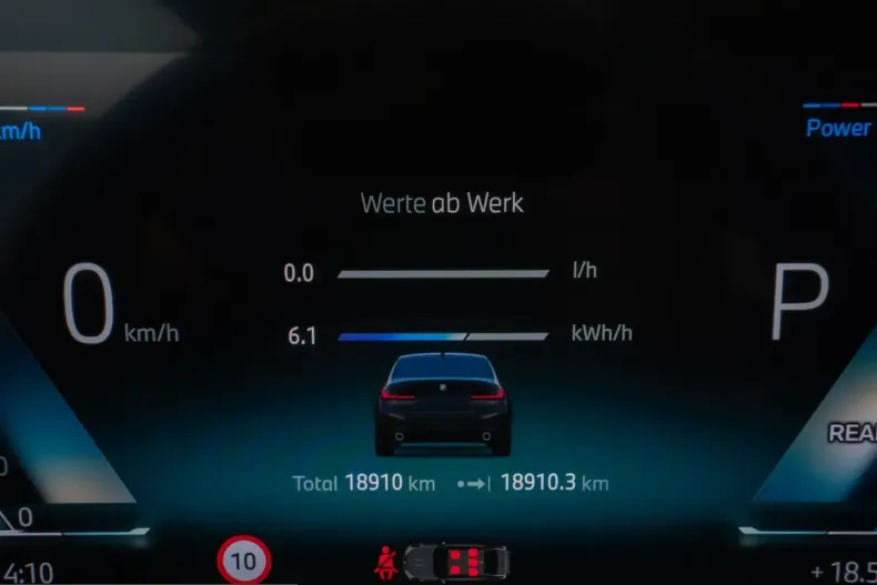 BMW 330 (Seria 3) din 2025 cu 18.910 km - oferta BMW229683 - foto 40