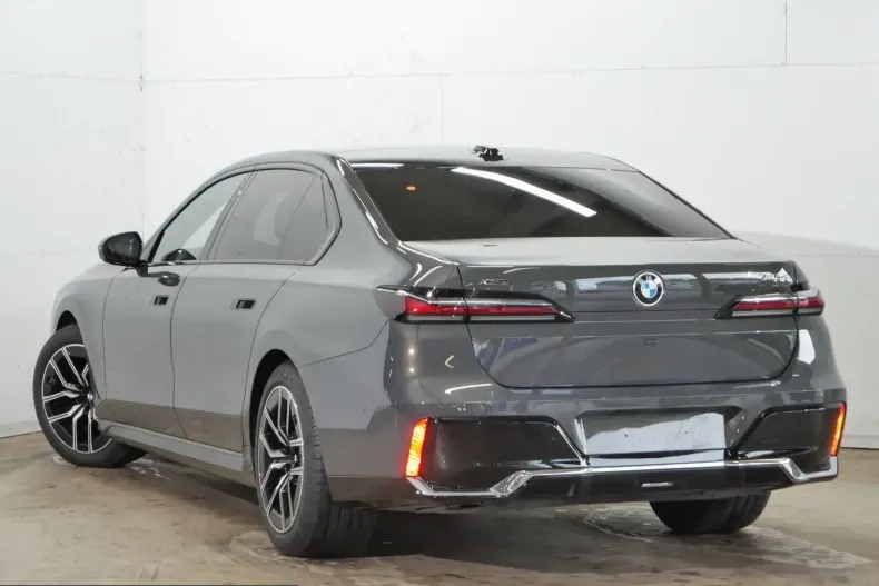 BMW 740 (Seria 7) din 2025 cu 10.200 km - oferta BMW229689 - foto 2