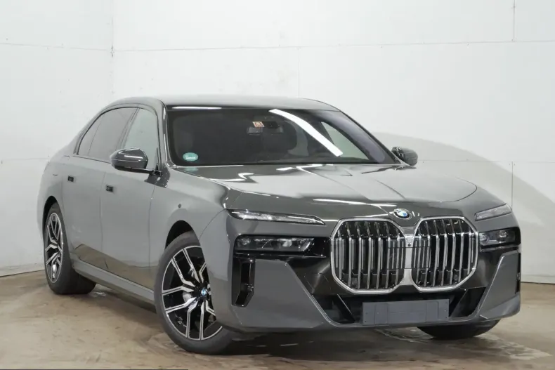 BMW 740 (Seria 7) din 2025 cu 10.200 km - oferta BMW229689 - foto 3