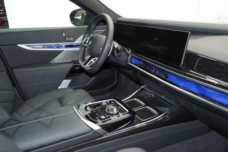 BMW 740 (Seria 7) din 2025 cu 10.200 km - oferta BMW229689 - foto 8