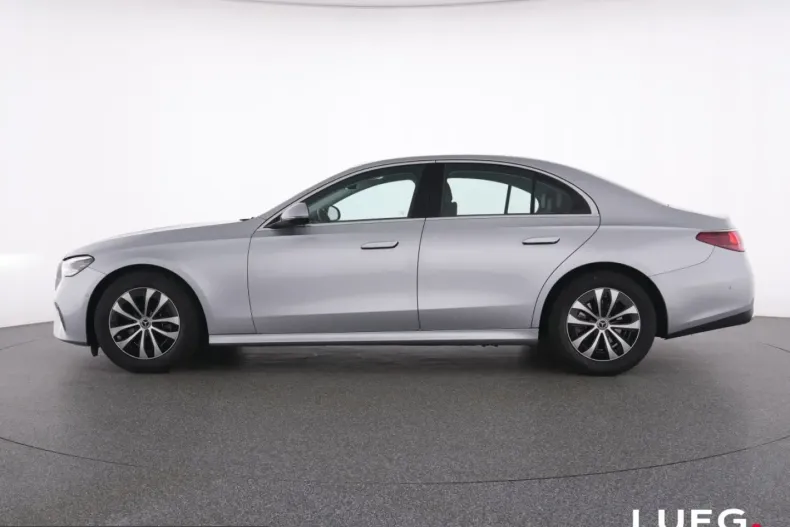 Mercedes-Benz E 220 (Clasa E) din 2025 cu 13.400 km - oferta MER229701 - foto 10