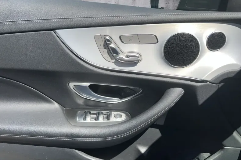 Mercedes-Benz E 450 (Clasa E) din 2023 cu 28.290 km - oferta MER229705 - foto 9