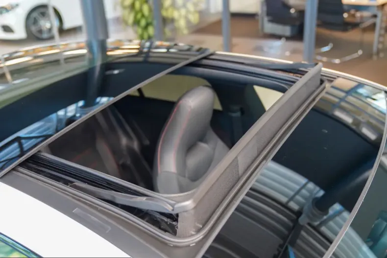 Mercedes-Benz CLA 220 (Clasa CLA) din 2025 cu 12.811 km - oferta MER229713 - foto 6