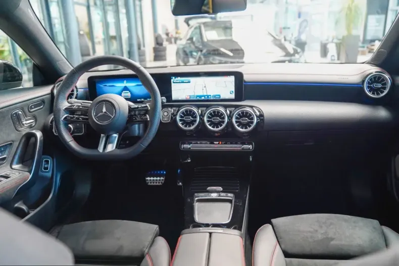Mercedes-Benz CLA 220 (Clasa CLA) din 2025 cu 12.811 km - oferta MER229713 - foto 12