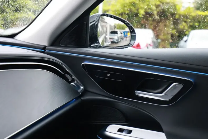 Mercedes-Benz E 300 (Clasa E) din 2025 cu 4.870 km - oferta MER229714 - foto 20