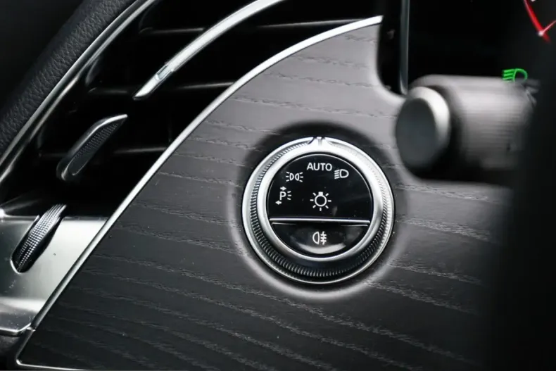 Mercedes-Benz E 300 (Clasa E) din 2025 cu 4.870 km - oferta MER229714 - foto 30