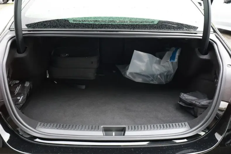 Mercedes-Benz E 300 (Clasa E) din 2025 cu 4.870 km - oferta MER229714 - foto 32