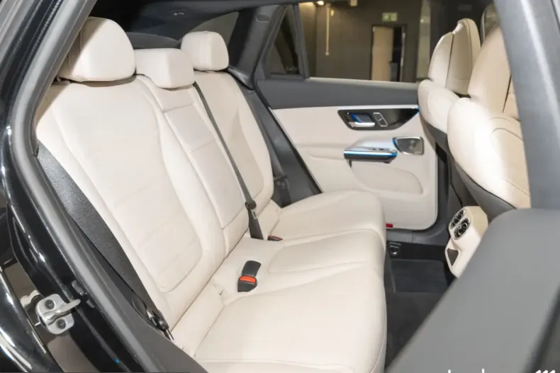 Mercedes-Benz GLC 300 (Clasa GLC) din 2024 cu 14.190 km - oferta MER229718 - foto 17