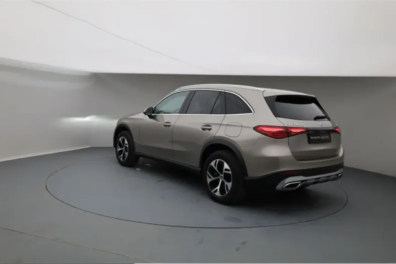 Mercedes-Benz GLC 400 (Clasa GLC) din 2023 cu 80.000 km - oferta MER229720 - foto 3