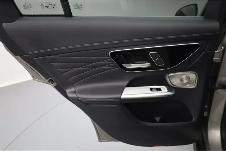 Mercedes-Benz GLC 400 (Clasa GLC) din 2023 cu 80.000 km - oferta MER229720 - foto 12