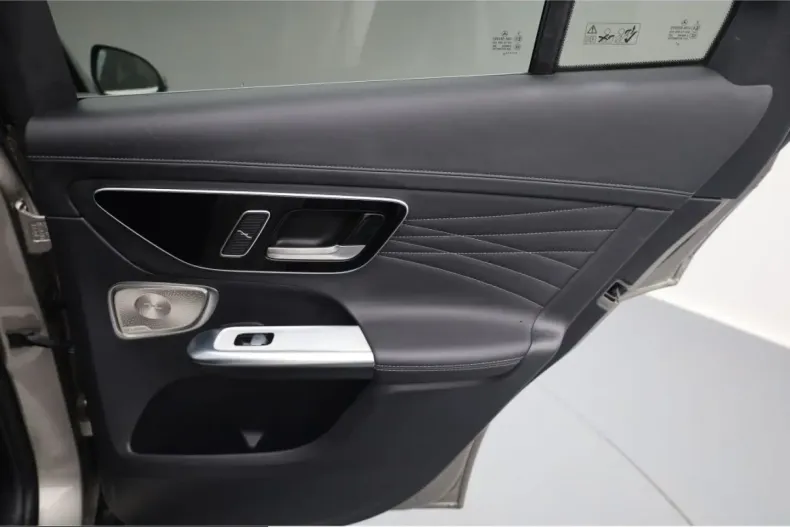 Mercedes-Benz GLC 400 (Clasa GLC) din 2023 cu 80.000 km - oferta MER229720 - foto 15