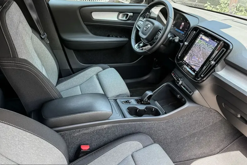 Volvo XC40 din 2023 cu 65.934 km - oferta VOL229726 - foto 5