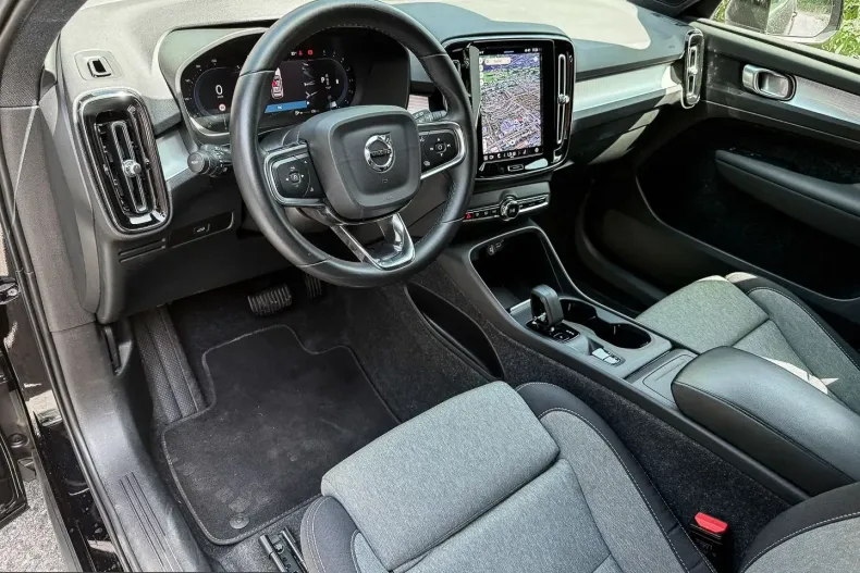 Volvo XC40 din 2023 cu 65.934 km - oferta VOL229726 - foto 6