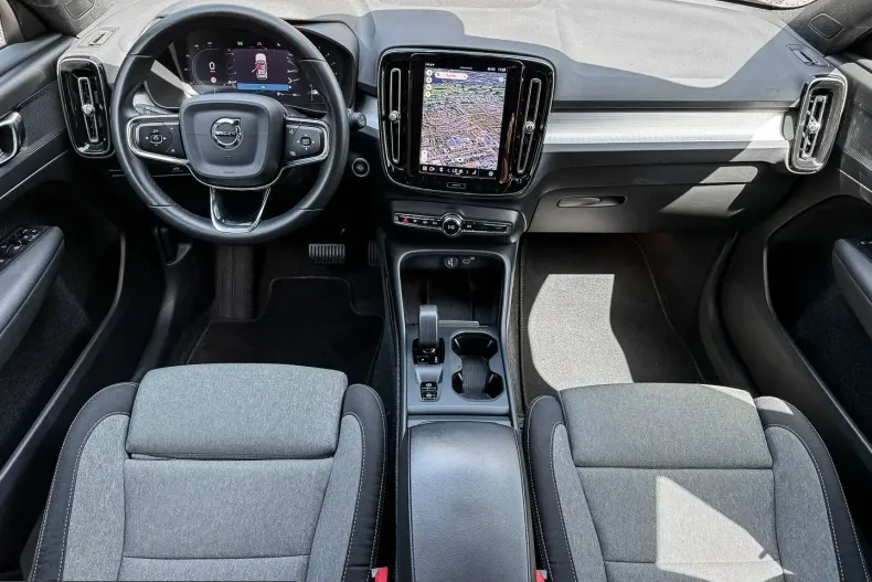 Volvo XC40 din 2023 cu 65.934 km - oferta VOL229726 - foto 7