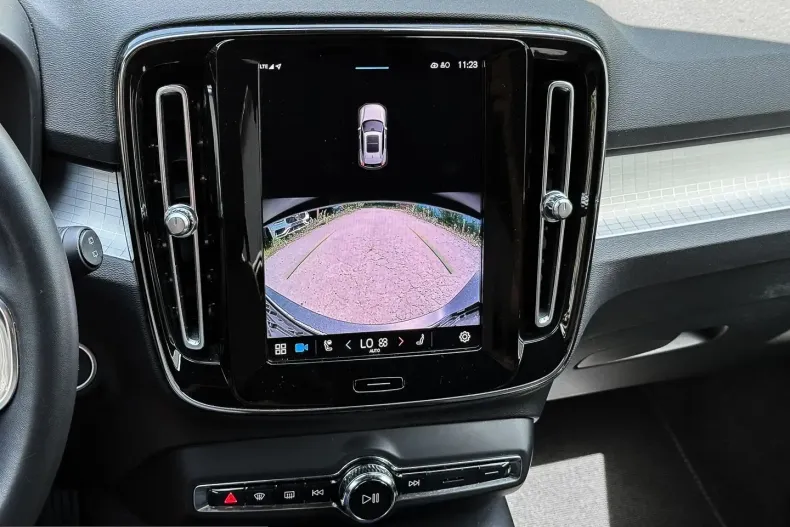 Volvo XC40 din 2023 cu 65.934 km - oferta VOL229726 - foto 9