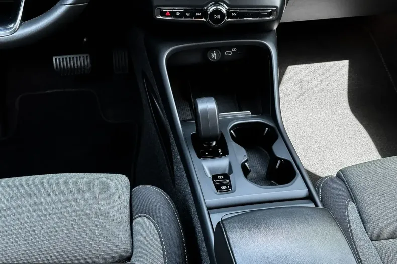 Volvo XC40 din 2023 cu 65.934 km - oferta VOL229726 - foto 10