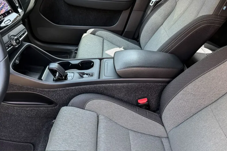 Volvo XC40 din 2023 cu 65.934 km - oferta VOL229726 - foto 14