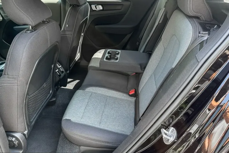 Volvo XC40 din 2023 cu 65.934 km - oferta VOL229726 - foto 15