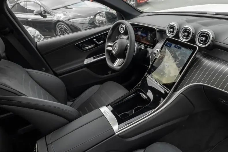 Mercedes-Benz GLC 300 (Clasa GLC) din 2025 cu 14.500 km - oferta MER229734 - foto 3