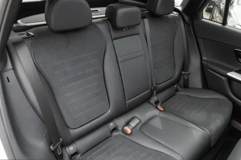 Mercedes-Benz GLC 300 (Clasa GLC) din 2025 cu 14.500 km - oferta MER229734 - foto 4