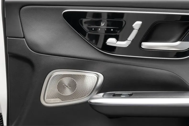 Mercedes-Benz GLC 300 (Clasa GLC) din 2025 cu 14.500 km - oferta MER229734 - foto 7