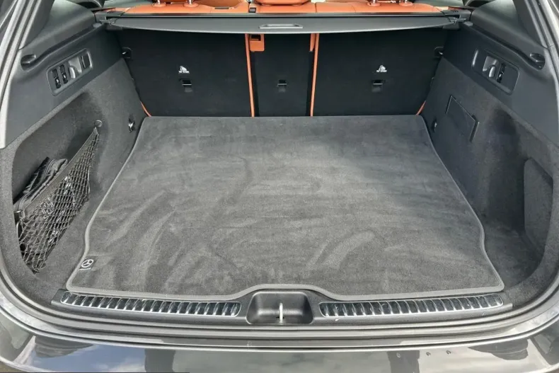 Mercedes-Benz GLC 300 (Clasa GLC) din 2022 cu 10.509 km - oferta MER229755 - foto 14